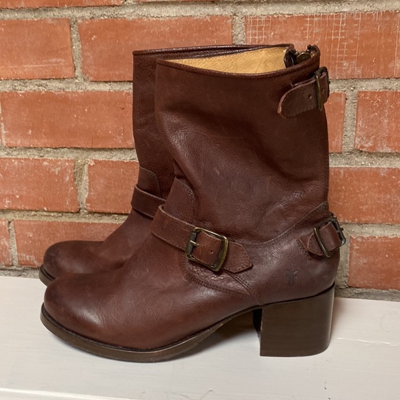 Frye Women's Veronica Back Zip Short Boots - Picture 2 of 11